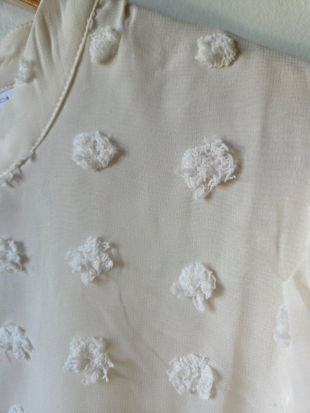 NEW NEVER WORN LASCANA TEXTURED CREAM TOP PUFFED SLEEVES M - Picture 11 of 16